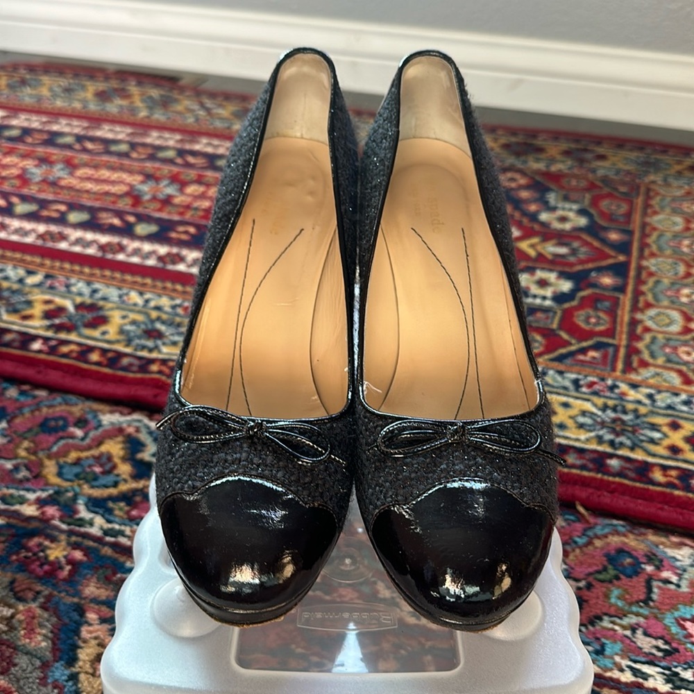 Dark Brown felt cap toe heel with bow.